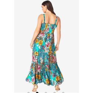 Two-In-One Crinkle Maxi Dress
Color: BRIGHT MELON or tropical floral
Size: 26/28